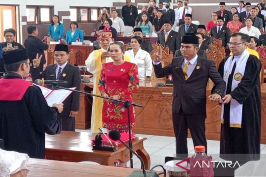 Tiga pimpinan DPRD Gumas 2024-2029 resmi dilantik