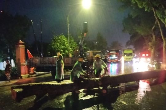Waspadai cuaca ekstrem di wilayah Jateng pada 12-18 Desember