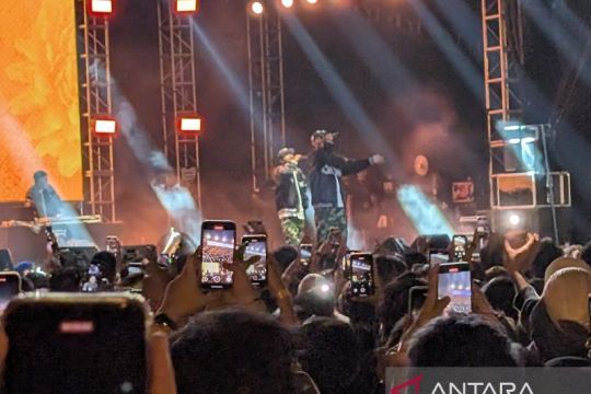 Atraksi paramotor semarakkan konser "SkyPlay Fest 2024"