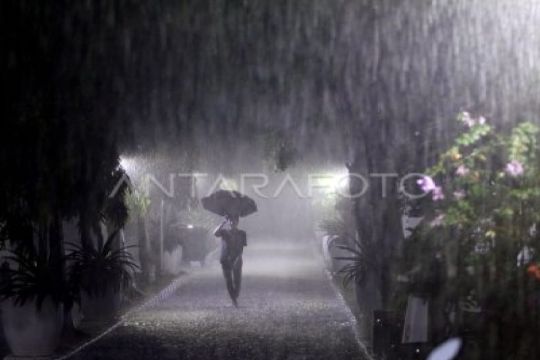 Waspada dampak bibit siklon tropis di selatan Jawa