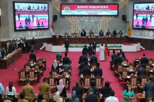 Freddy Ering dan Nyelong Inga Simon resmi dilantik