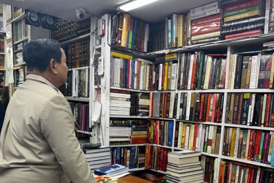 Di New Delhi, Prabowo borong buku sejarah dan ekonomi