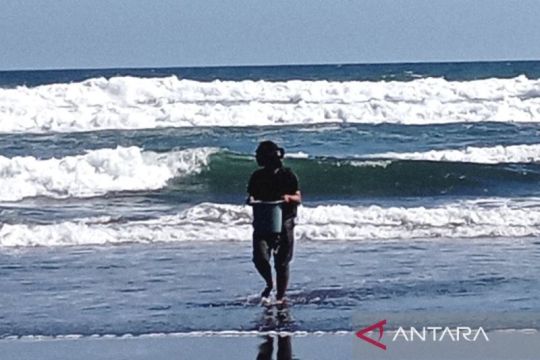 Gelombang di laut selatan Jateng kategori sangat tinggi