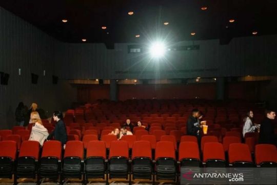 Film berjudul "Born to Fly" dan "Island Keeper" versi tanpa hambatan ditonton penyandang tunanetra China