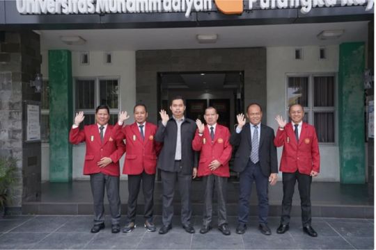 Anggota DPRD Kotim selesaikan sidang tugas akhir di UMPR