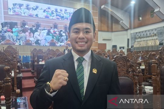 Legislator ini komitmen majukan sepak bola di Kapuas