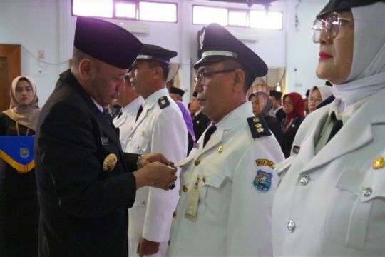 Lantik 36 pejabat, Dedy Yon: Pejabat harus melayani dan amanah