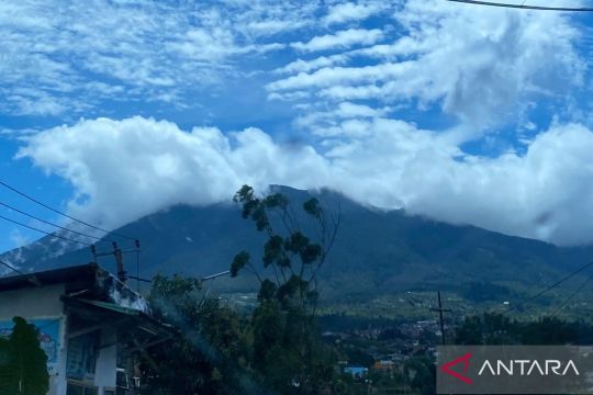 Gunung Gede di Jabar dalam status aktif