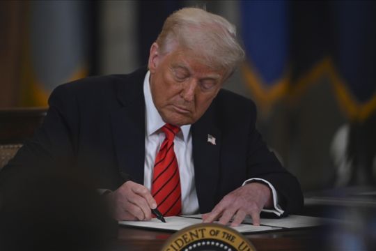 Trump naikkan tarif impor dari China jadi 125 persen