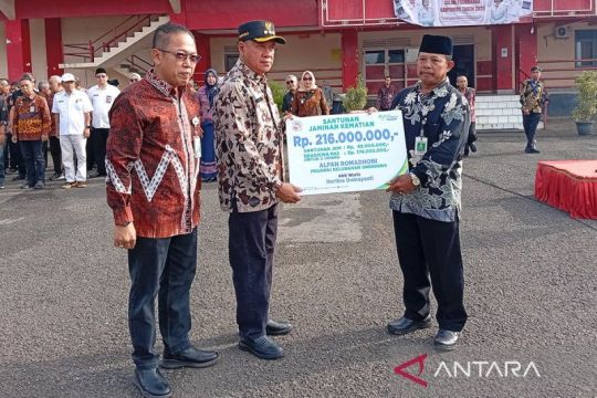 Bupati:  Seluruh pegawai harian lepas di Banyumas terlindungi Jamsostek