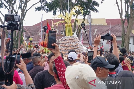 Dua kuintal getuk buat rebutan warga di Kota Magelang