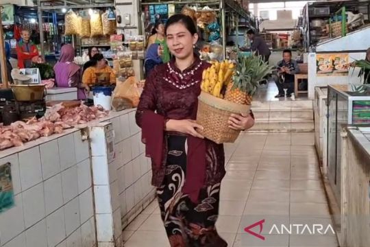 Cara Pedagang Pasar Legi peringati Hari Kartini