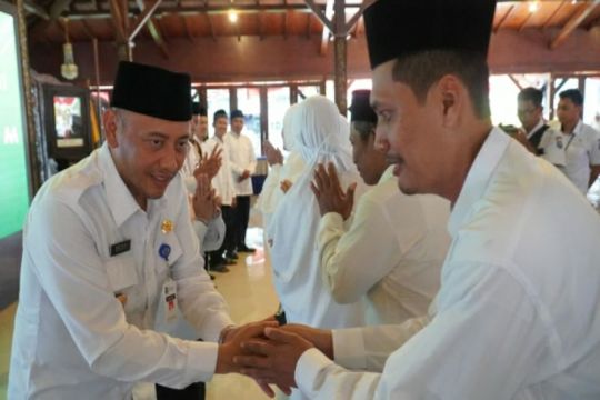 Wali Kota Dedy Yon lepas 226 calon haji