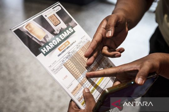 Emas Antam pada Senin melonjak
