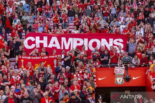 Mobil tabrak kerumunan parade juara Liverpool