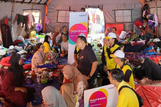 Indosat terjun ke lokasi bencana tanah bergerak Brebes