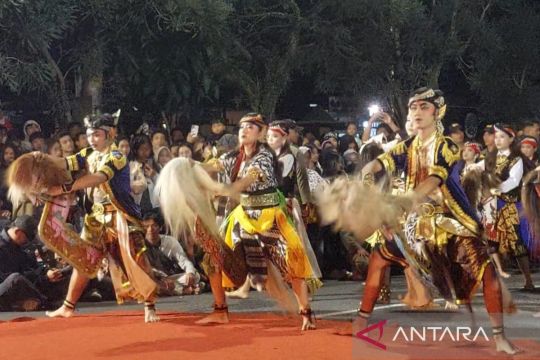 Ratusan seniman jaran kepang  Temanggung sambut Hari Tari Sedunia
