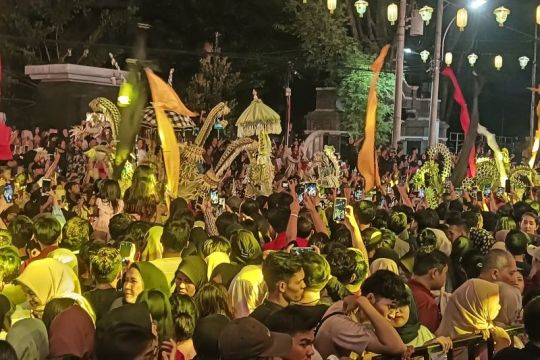Kemeriahan Semarang Night Carnival 2025 dipadati ribuan masyarakat