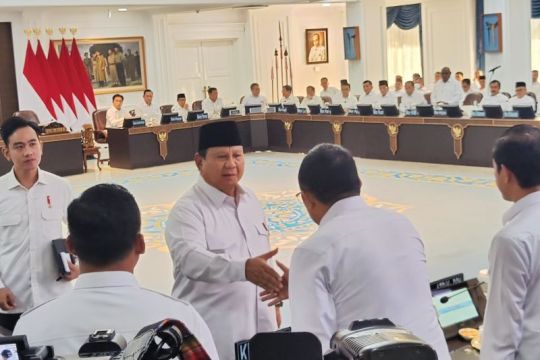 Hasan Nasbi terlihat ikuti Sidang Kabinet dipimpin Presiden Prabowo di Istana Negara