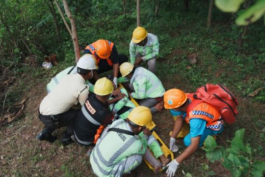 Semen Gresik simulasi tanggap darurat di area tambang