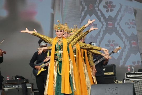 Tari Geol Tegalan versi baru tampil APEKSI 2025