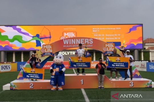 SD Al Islam  Pengkol Jepara juara umum kejuaraan panahan di Kudus