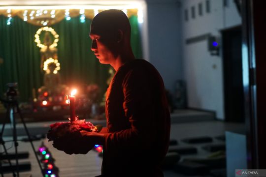 Ritual pujabakti peringati Waisak di Tulungagung