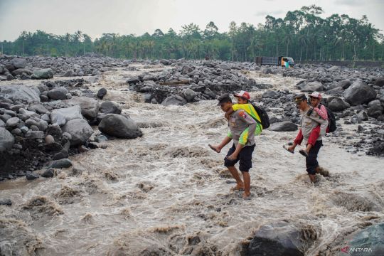 139 KK terisolasi akibat lahar hujan Gunung Semeru
