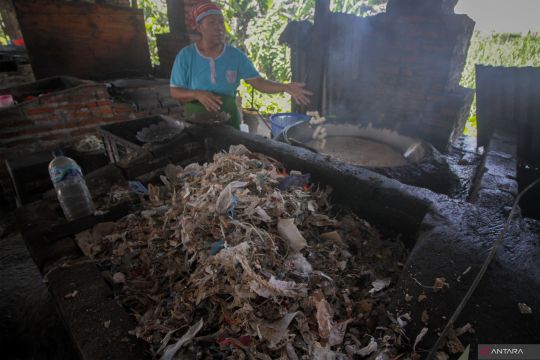 Upaya pengurangan penggunaan sampah plastik di indutri tahu