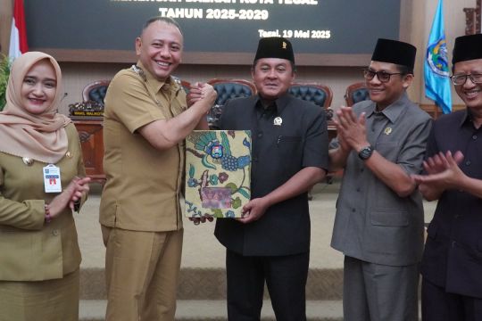 Wali Kota serahkan dokumen Rancangan Perda RPJMD Kota Tegal 2025-2029