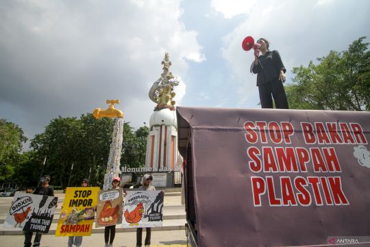 Aksi aktivis lingkungan hidup di Sidoarjo