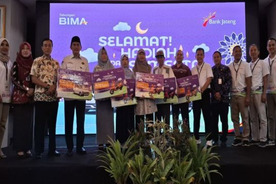 Bank Jateng Slawi serahkan hadiah Undian Tabungan Bima Periode II