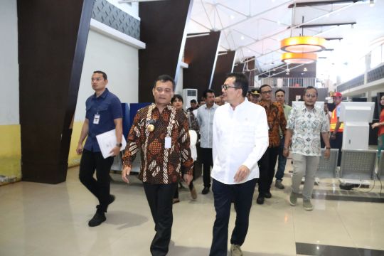 Gubernur Jateng minta revitalisasi Pelabuhan Tanjung Emas dipercepat