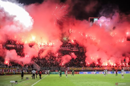 Aksi suporter Persebaya Surabaya