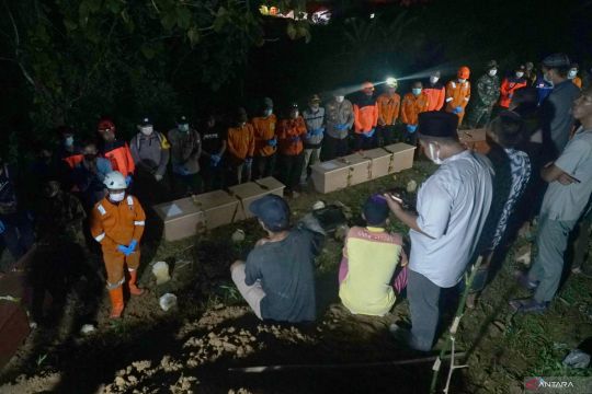 Pemakaman empat korban longsor Trenggalek