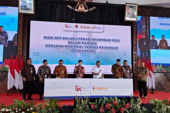 OJK - Bank Jateng kick off bulan Literasi Keuangan di Karanganyar