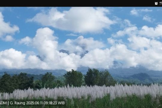 Gunung Raung kembali erupsi hingga 750 meter
