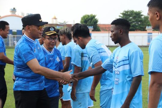 Dedy Yon buka Turnamen Sepak Bola Wali Kota Cup di Tegal