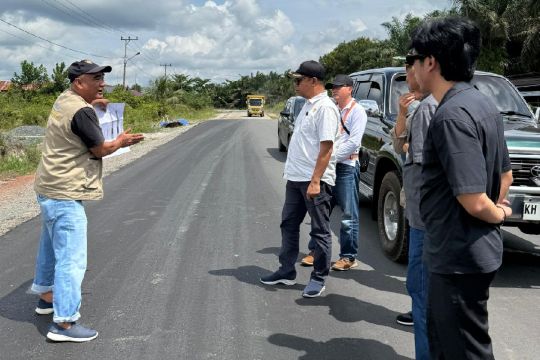 Komisi IV DPRD Kalteng mengawasi pembangunan jalan di Katingan