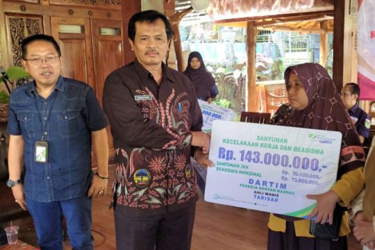 Pemkab Banyumas  perkuat perlindungan sosial bagi penderes nira kelapa