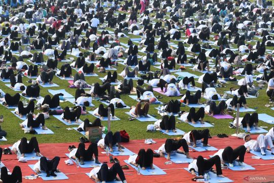 Peringatan Hari Yoga Internasional di Madiun