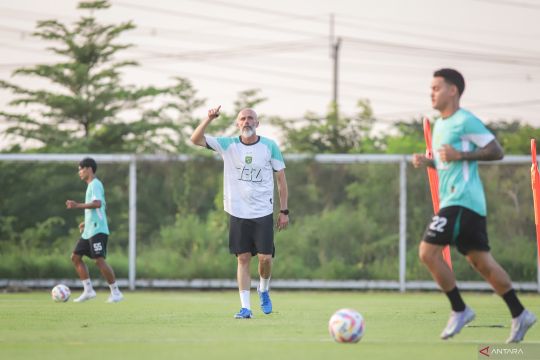 Staf kepelatihan baru Persebaya Surabaya