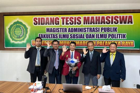 Wakil Ketua DPRD Kalteng sidang Tesis Magister Administrasi Publik di UMPR