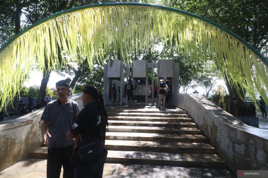 Tradisi pencucian Batu Manik petilasan Raja Kediri