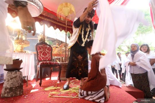 Tradisi ruwatan wayang krucil di Kediri