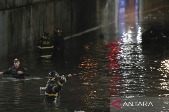 Korban tewas banjir bandang Texas terus bertambah
