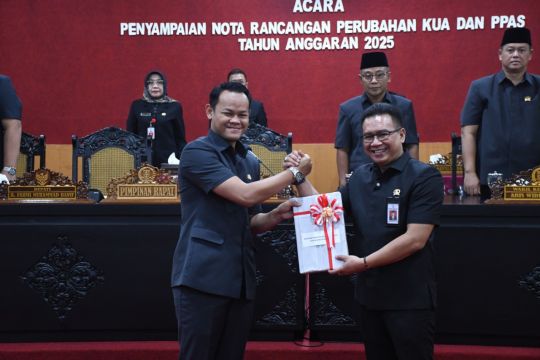 Pemkab  Purbalingga serahkan Rancangan Perubahan KUA-PPAS 2025 ke DPRD