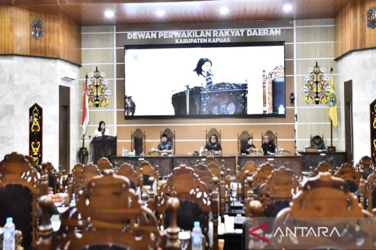 DPRD Kapuas sampaikan pandangan terhadap Raperda Perubahan APBD 2025