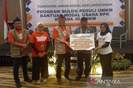 Bulog salurkan dana TJSL untuk puluhan pelaku  UMKM di Banyumas