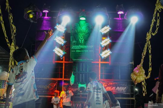 Karnaval desa dengan pawai audio kapasitas besar di Malang